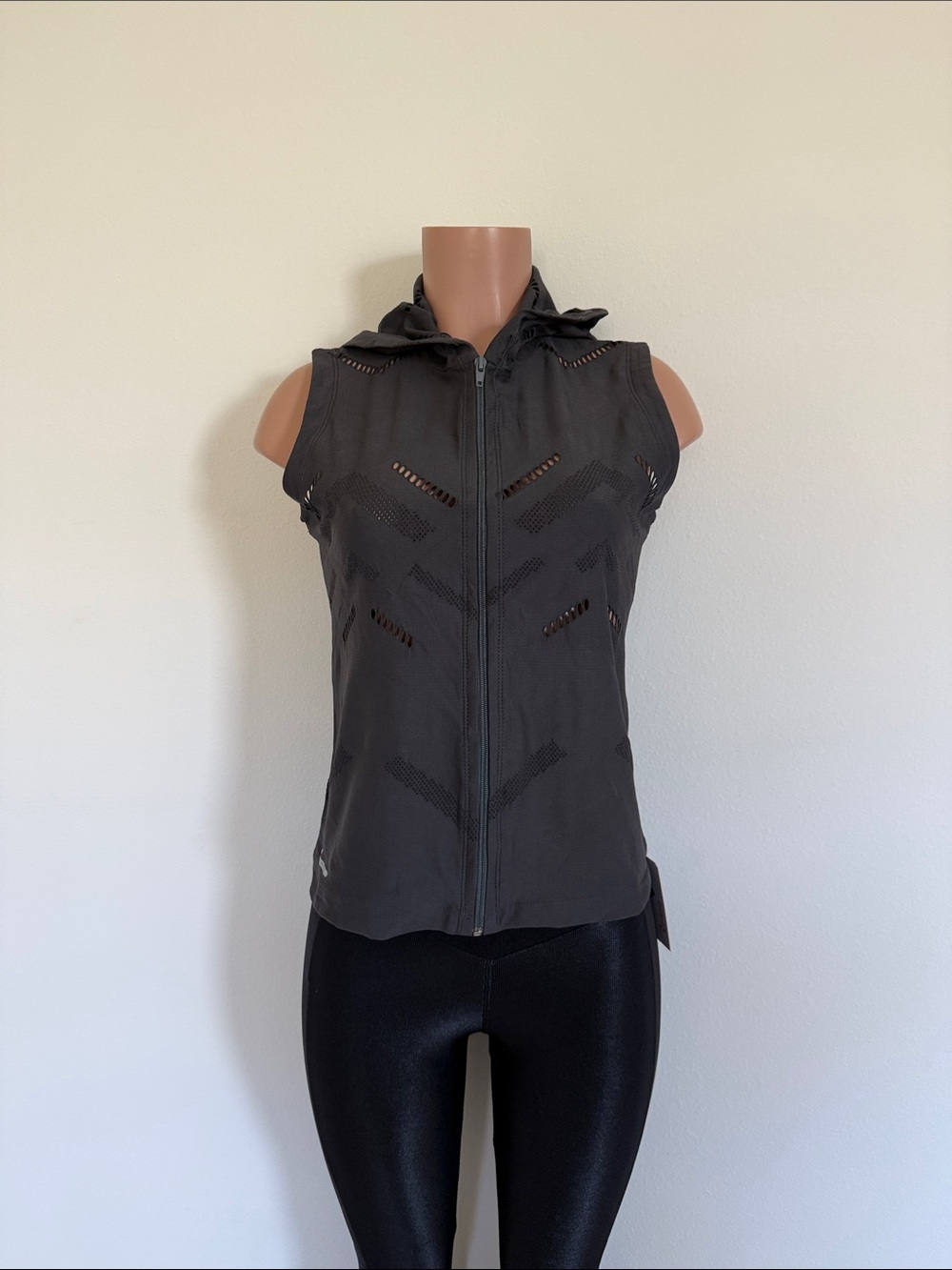 Women's Black Sleeveless Zip-Up Hooded Tank